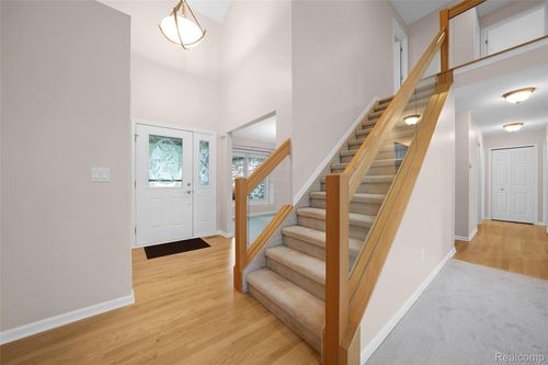 36-5729 Windspirit Ct, Waterford, MI, 48327-2917 | Card Image