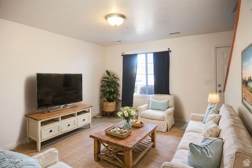 386 W 1925 N, Harrisville, UT, 84414-7333 | Card Image