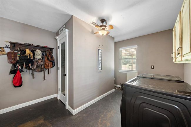 424 Hankamer Loop, House other with 3 bedrooms, 3 bathrooms and 2 parking in Hankamer TX | Image 31