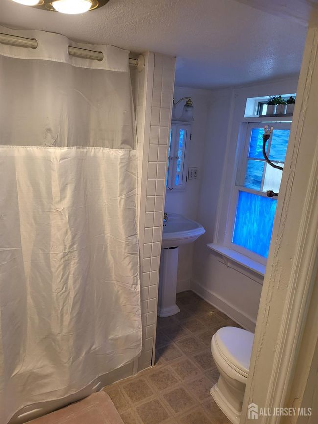 72 High St, House other with 2 bedrooms, 3 bathrooms and null parking in Perth Amboy NJ | Image 37
