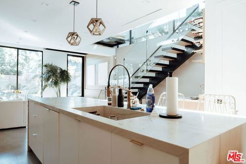 115 Park Pl, Venice, CA, 90291 | Card Image