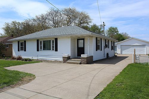 2312 Peninsula Dr, Erie, PA, 16506-2957 | Card Image