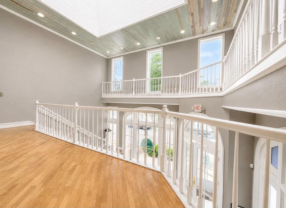 Commercial Sale in Grove 3