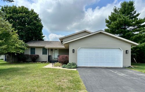 562 Glenwood Dr, Valparaiso, IN, 46385-8876 | Card Image