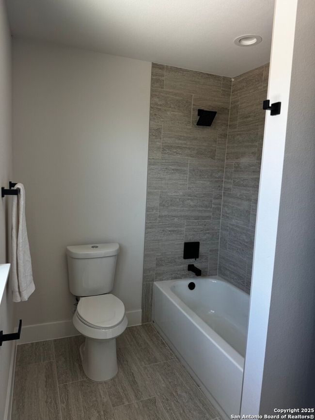 166 Restless Wind, House other with 4 bedrooms, 5 bathrooms and null parking in Spring Branch TX | Image 22