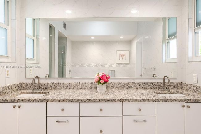 12525 Sw 72 Nd Ave, House other with 5 bedrooms, 4 bathrooms and null parking in Pinecrest FL | Image 11
