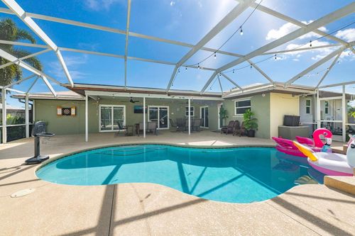 762 Se River Ln, Port St Lucie, FL, 34983-2777 | Card Image