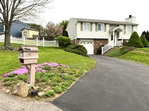 110 Lager Dr, Gibsonia, PA, 15044-7965 | Card Image