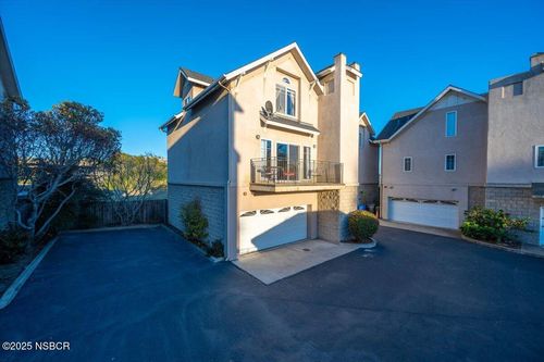 372 Park View Ave, Grover Beach, CA, 93433-1252 | Card Image