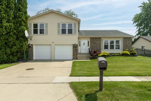 31 W Devon Ave, Glendale Heights, IL, 60139-2426 | Card Image