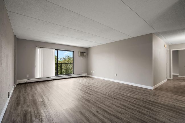 APT-409 - 10411 Cedar Lake Rd, Condo with 2 bedrooms, 2 bathrooms and null parking in Minnetonka MN | Image 9
