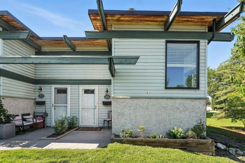 32a-333 Braxton Pl Sw, Calgary, AB, T2W2E7 | Card Image