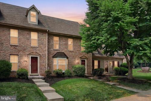 804-804 Skyview Dr, York, PA, 17406-3272 | Card Image