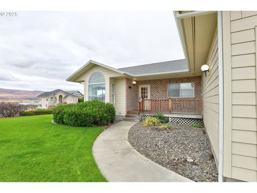 500 E Knoll Ct, The Dalles, OR, 97058-9733 | Card Image