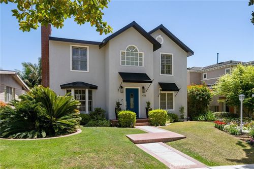 426 Ultimo Ave, Long Beach, CA, 90814-3200 | Card Image