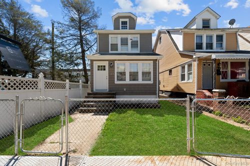 205-28 116th Rd, Saint Albans, NY, 11412-2916 | Card Image