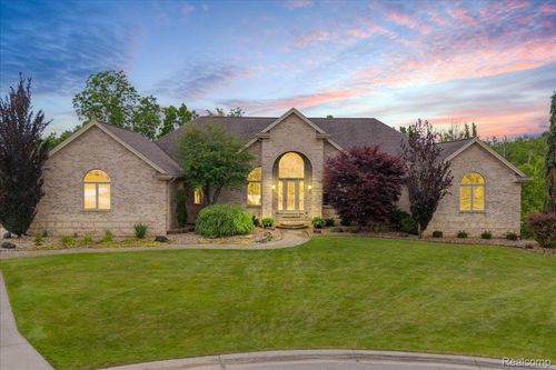 550 Kings Fairway Ct, Grand Blanc, MI, 48439-8677 | Card Image
