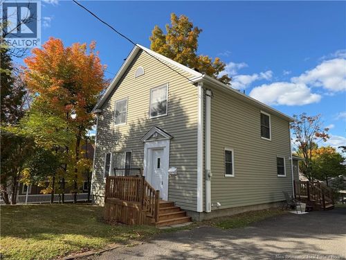 25 Park St, House with 3 bedrooms, 1 bathrooms and null parking in Edmundston NB | Card Image