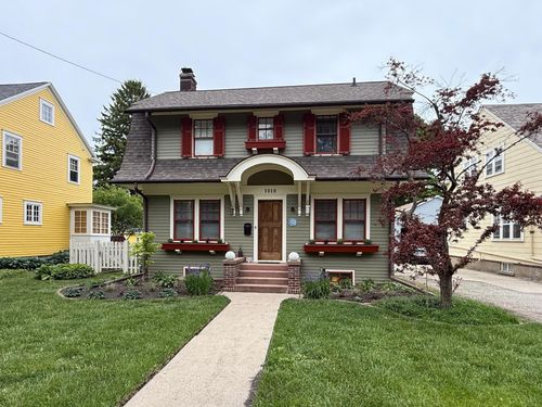 1010 S 8th St, Watertown, WI, 53094-4743 | Card Image