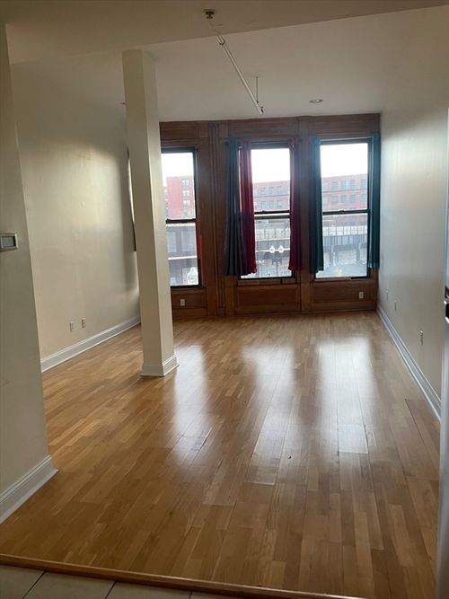 ste-203-7 Central Sq, Lynn, MA, 01901-1327 | Card Image