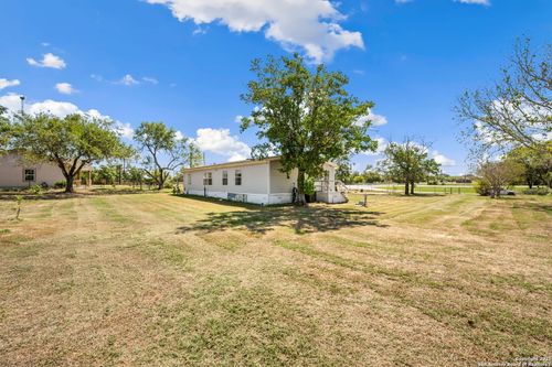 8489 Elmendorf Lavernia, Elmendorf, TX, 78112-9754 | Card Image