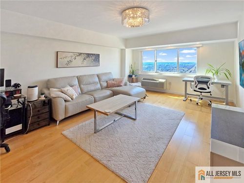 apt-2209-110 Somerset St, New Brunswick, NJ, 08901-4812 | Card Image