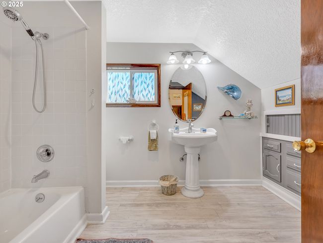 Primary Bedroom-Attached Bathroom | Image 26