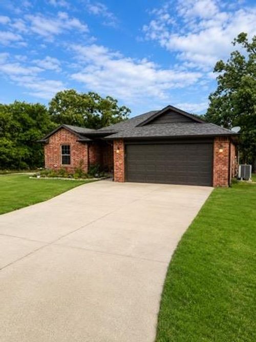 649 Franklin St, Jones, OK, 73049-7524 | Card Image