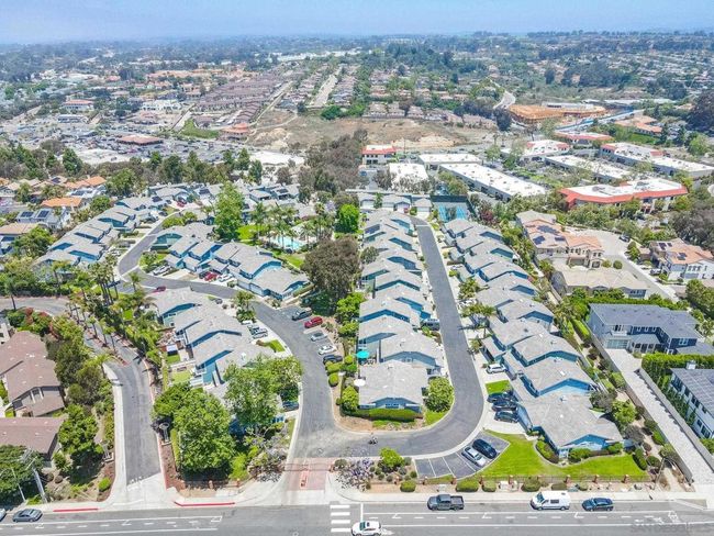 677 Summer View Cir, Townhouse with 2 bedrooms, 3 bathrooms and 2 parking in Encinitas CA | Image 55