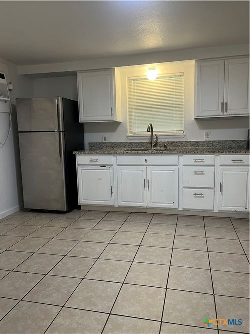 a-1005 Hackberry St, San Marcos, TX, 78666-8203 | Card Image
