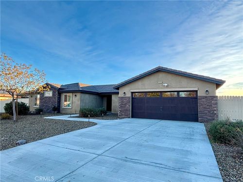13823 Wawona Rd, Apple Valley, CA, 92307 | Card Image