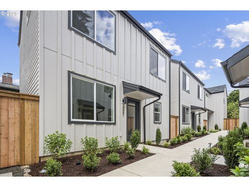 2009 Sw Moss St, Portland, OR, 97219-2607 | Card Image