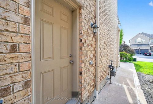 BASEMENT 95 Chelsea Cres, Bradford, ON, L3Z0J7 | Card Image