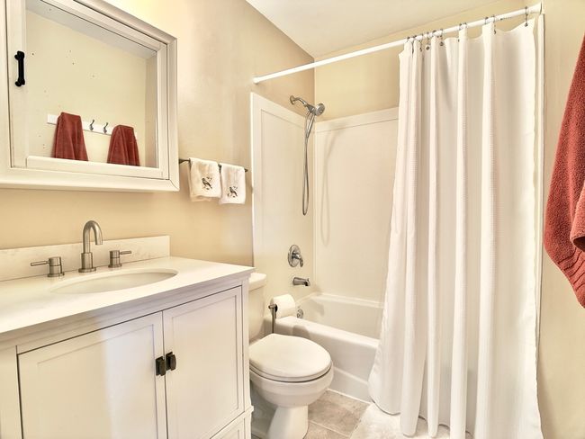 765 Woodside Dr, House other with 3 bedrooms, 2 bathrooms and 2 parking in Roselle IL | Image 12