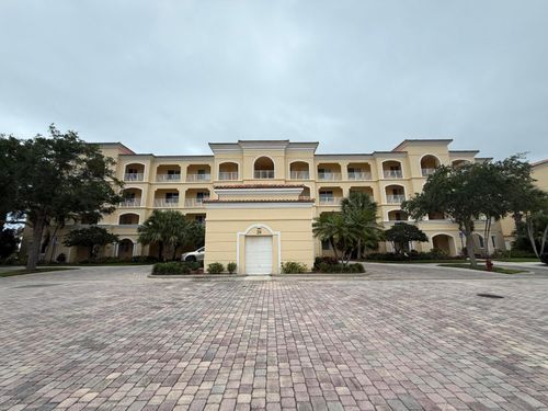 ph01-20 Harbour Isle Dr W, Fort Pierce, FL, 34949-2772 | Card Image