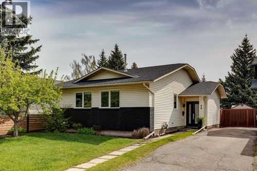 68 Woodmont Rise Sw, Calgary, AB, T2W4L5 | Card Image
