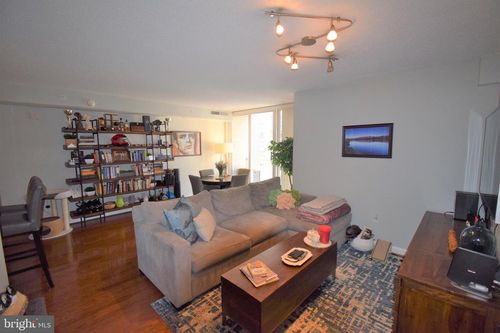824-880 N Pollard St, ARLINGTON, VA, 22203-1749 | Card Image