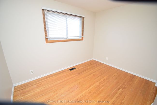 8 Walden Cir, House other with 3 bedrooms, 1 bathrooms and 4 parking in Belleville ON | Image 10