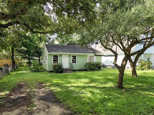303 Texas Ave, Bacliff, TX, 77518-1381 | Card Image