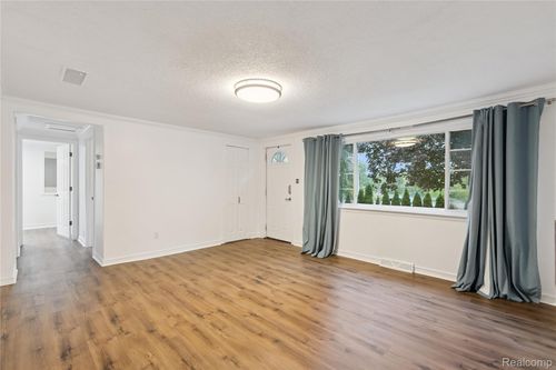 8466 Silver Lake Rd, Linden, MI, 48451-9777 | Card Image