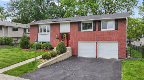 6534 Taylor Dr, Woodridge, IL, 60517-1319 | Card Image