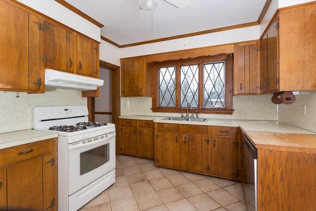 32 Farrington St, House other with 3 bedrooms, 2 bathrooms and 3 parking in Franklin MA | Image 16