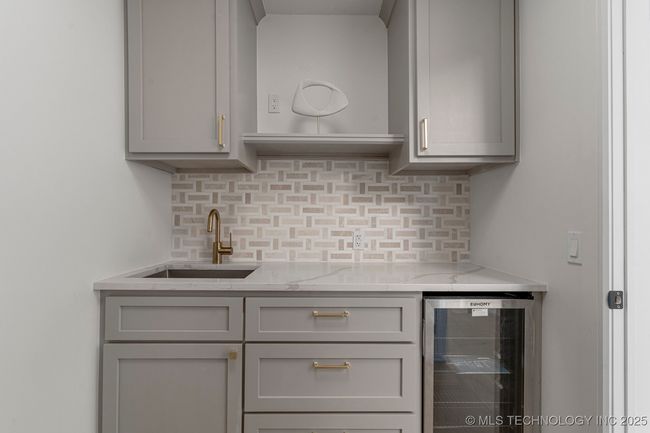 West end laundry room and wet bar | Image 65