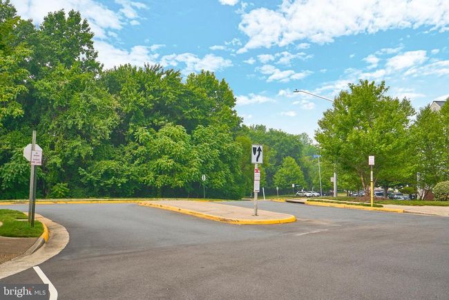 6362 Dakine Cir, Townhouse with 3 bedrooms, 4 bathrooms and null parking in SPRINGFIELD VA | Image 49
