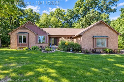 5123 Canyon Oaks Dr, Brighton, MI, 48114-7506 | Card Image