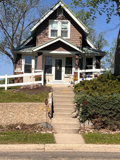 114 Grant St S, Lake Benton, MN, 56149-1202 | Card Image