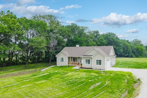 938 Mount Calvary Rd, Lansing, KS, 66043-6502 | Card Image