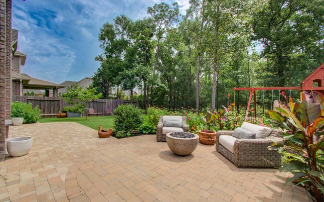 Expansive patio | Image 33