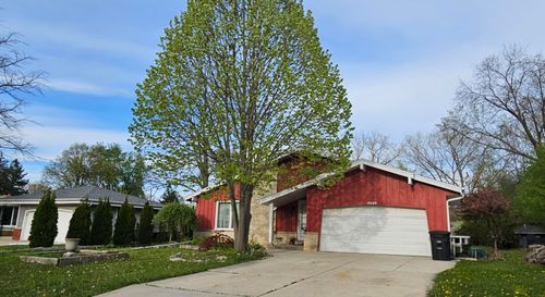 5646 S 45th St, Greenfield, WI, 53220-5209 | Card Image