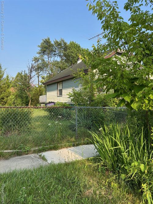 17150 Orleans St, Detroit, MI, 48203-2428 | Card Image